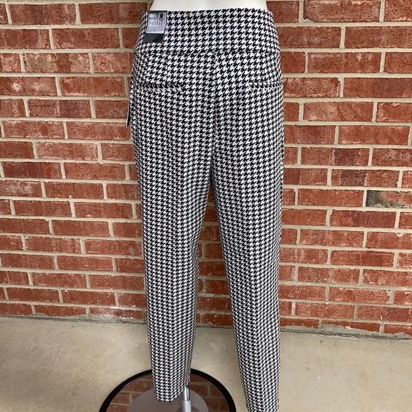 Soho Black/White Houndstooth Print Stretch Pants - Picture 2 of 9